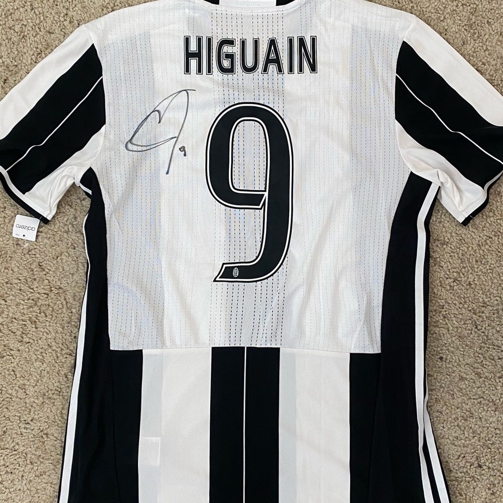 Signed Higuain Jersey “Juventus”